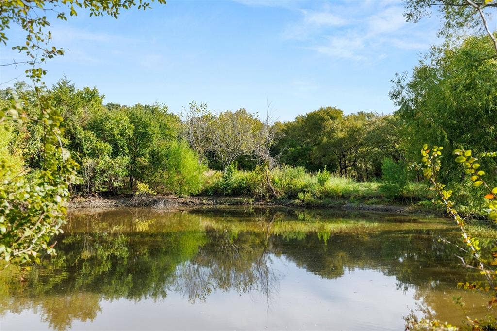 982 Lcr 131, Mount Calm, TX 76673