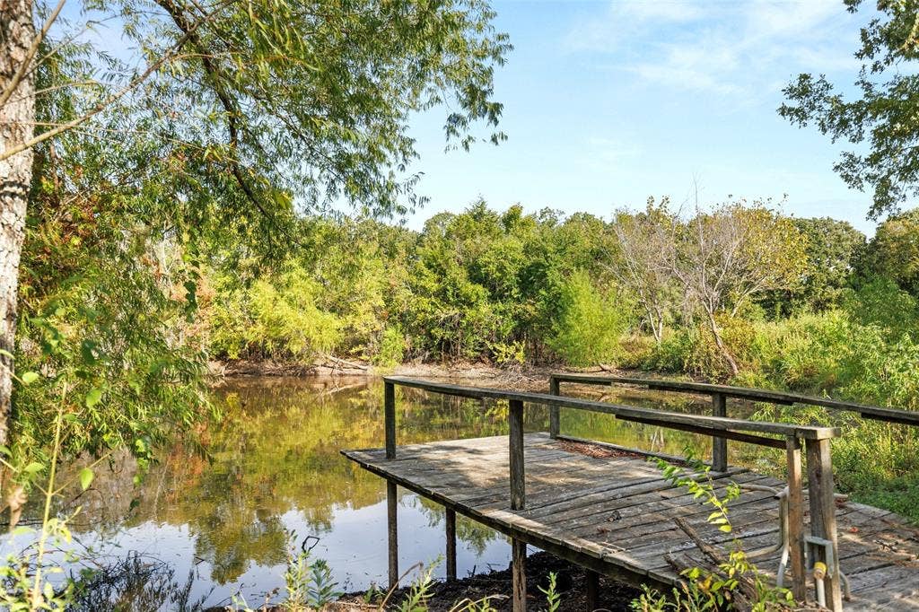 982 Lcr 131, Mount Calm, TX 76673