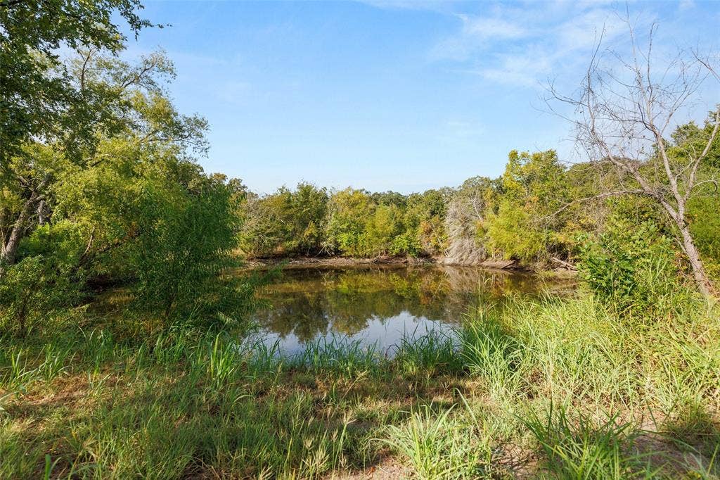 982 Lcr 131, Mount Calm, TX 76673