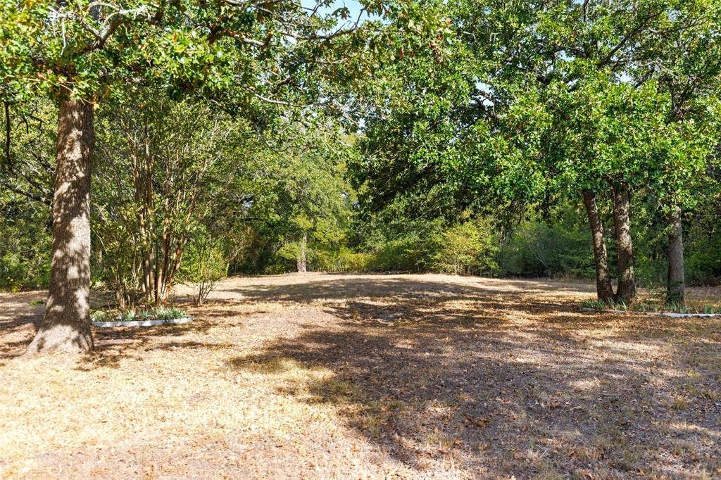 982 Lcr 131, Mount Calm, TX 76673