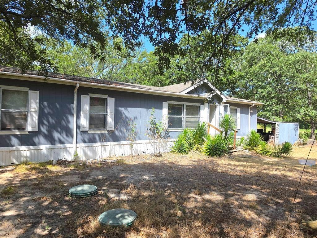 982 Lcr 131, Mount Calm, TX 76673