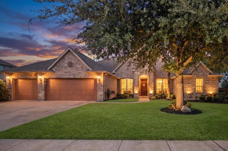 Property photo for 1100 Starleaf Drive, Mansfield, TX