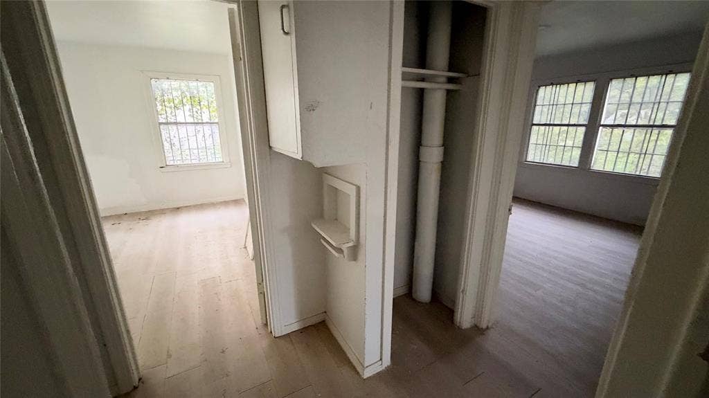 Hallway between bedrooms
