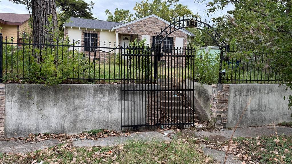 1434 Carson Street, Dallas, TX 75216