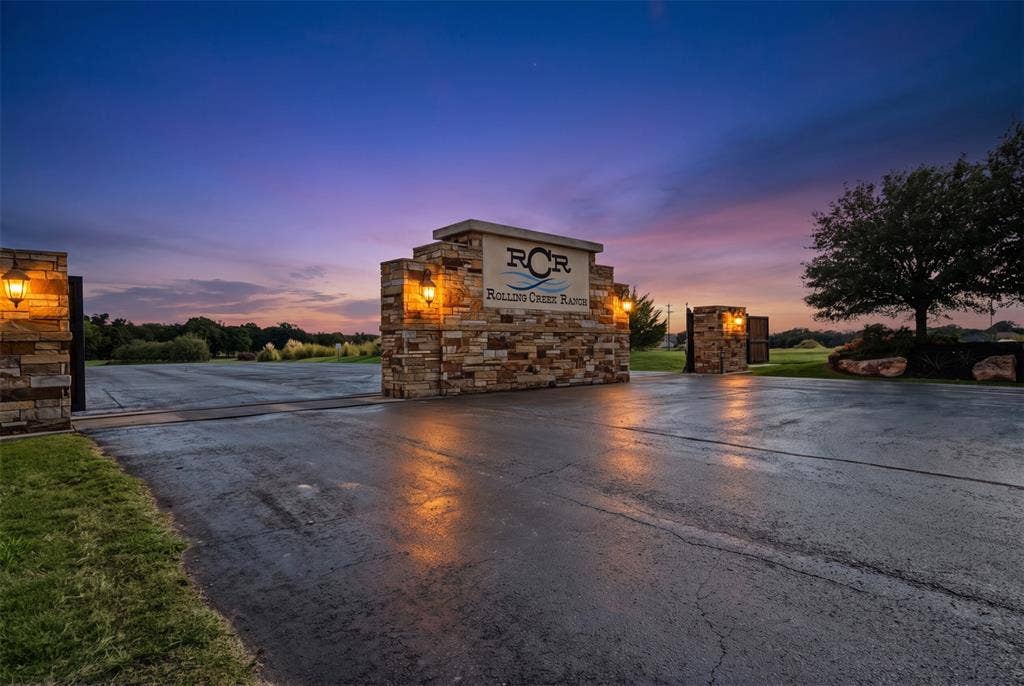 244 Martin Drive, Granbury, TX 76049