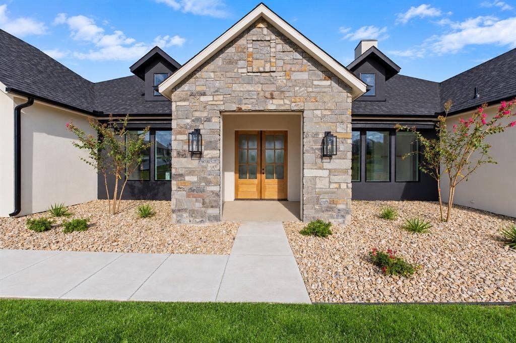 244 Martin Drive, Granbury, TX 76049