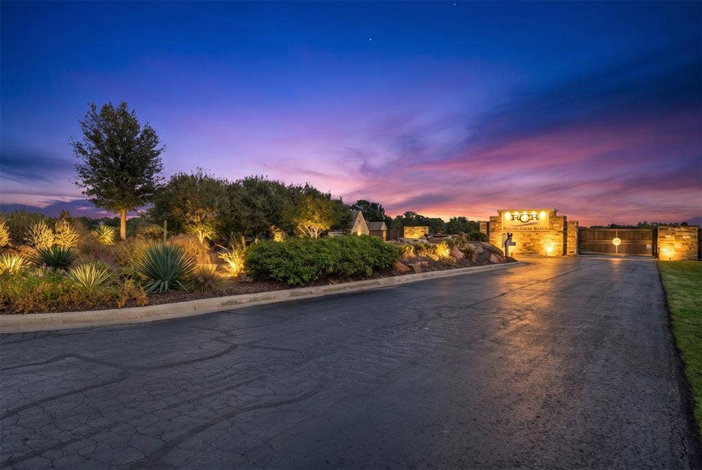 244 Martin Drive, Granbury, TX 76049