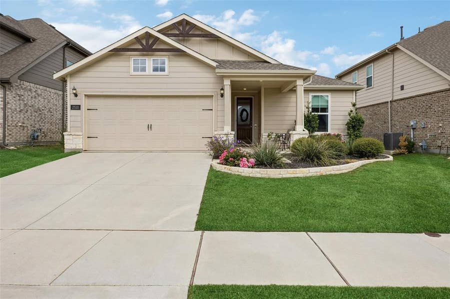 Property photo for 2510 Cowbird Way, Northlake, TX