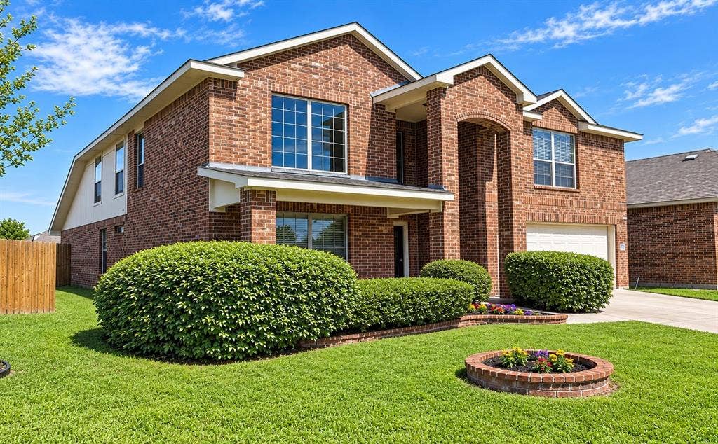 2043 KINGSBRIDGE Drive, Heartland, TX 75126