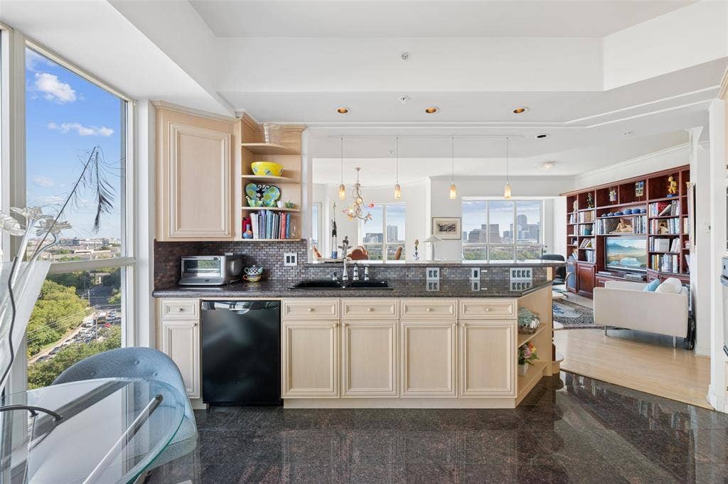 3401 Lee Parkway, #1007, Dallas, TX 75219