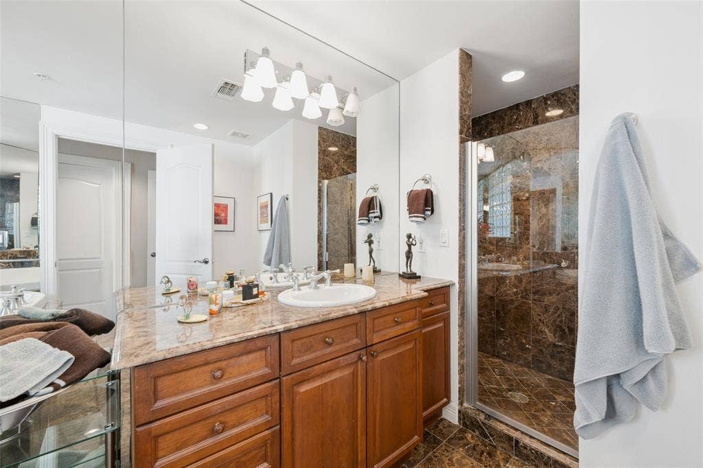 3401 Lee Parkway, #1007, Dallas, TX 75219