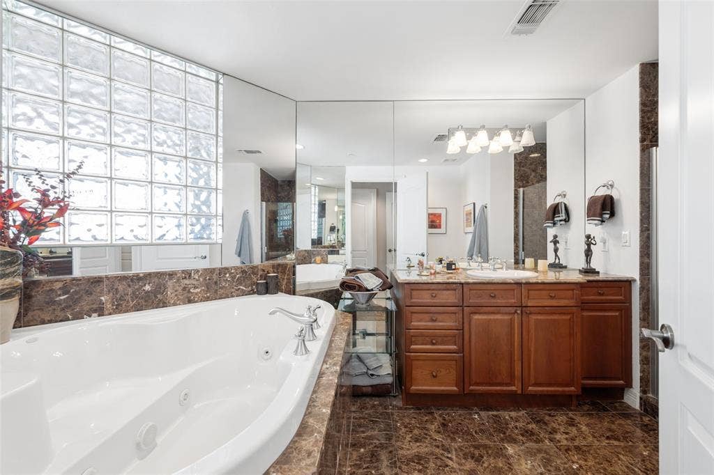 3401 Lee Parkway, #1007, Dallas, TX 75219