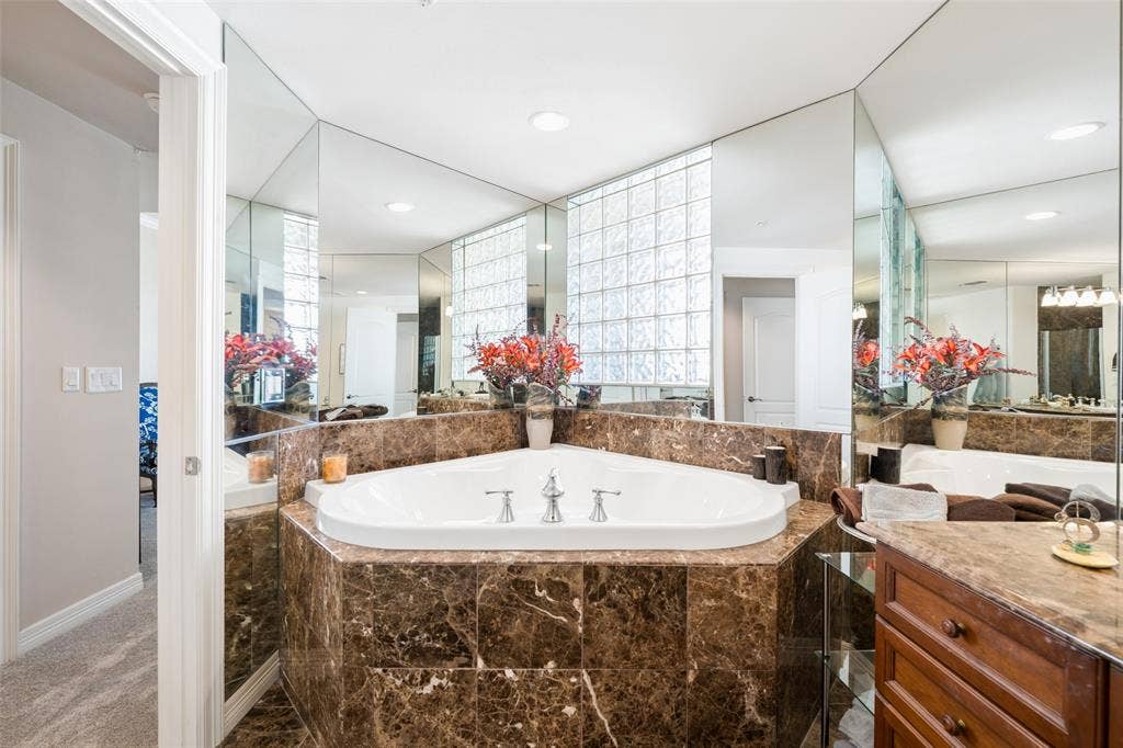 3401 Lee Parkway, #1007, Dallas, TX 75219
