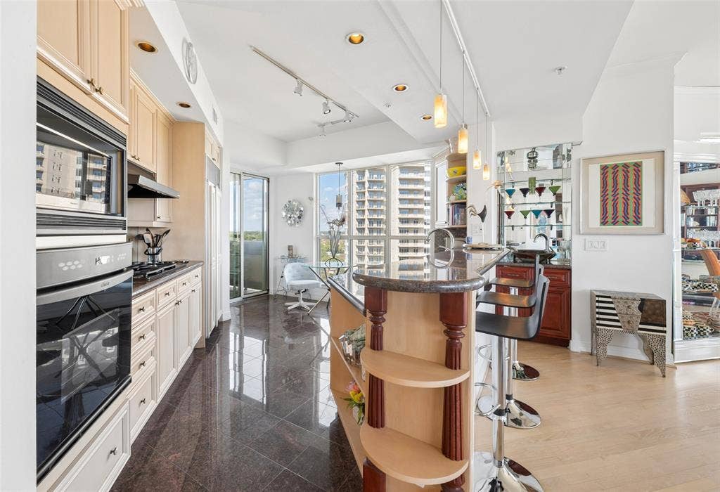 3401 Lee Parkway, #1007, Dallas, TX 75219