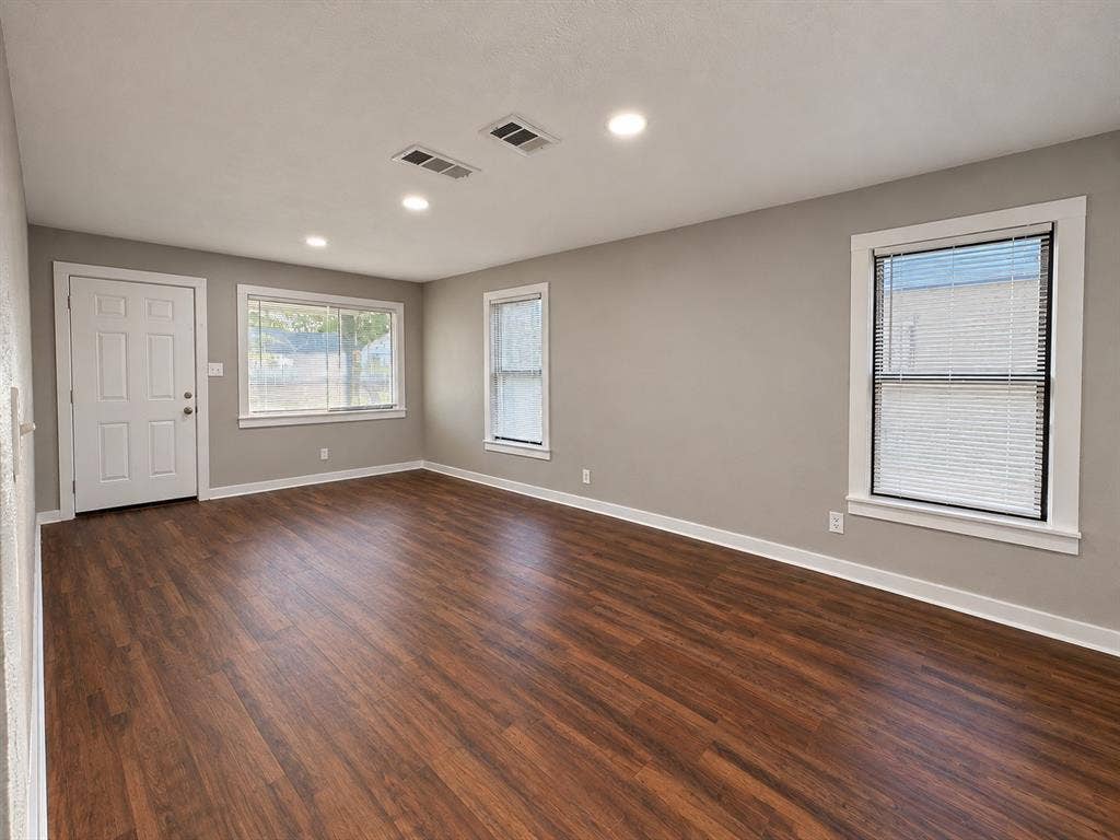 5140 Dimple Jackson Street, Dallas, TX 75210 Spacious living area with abundant natural light and multiple windows.