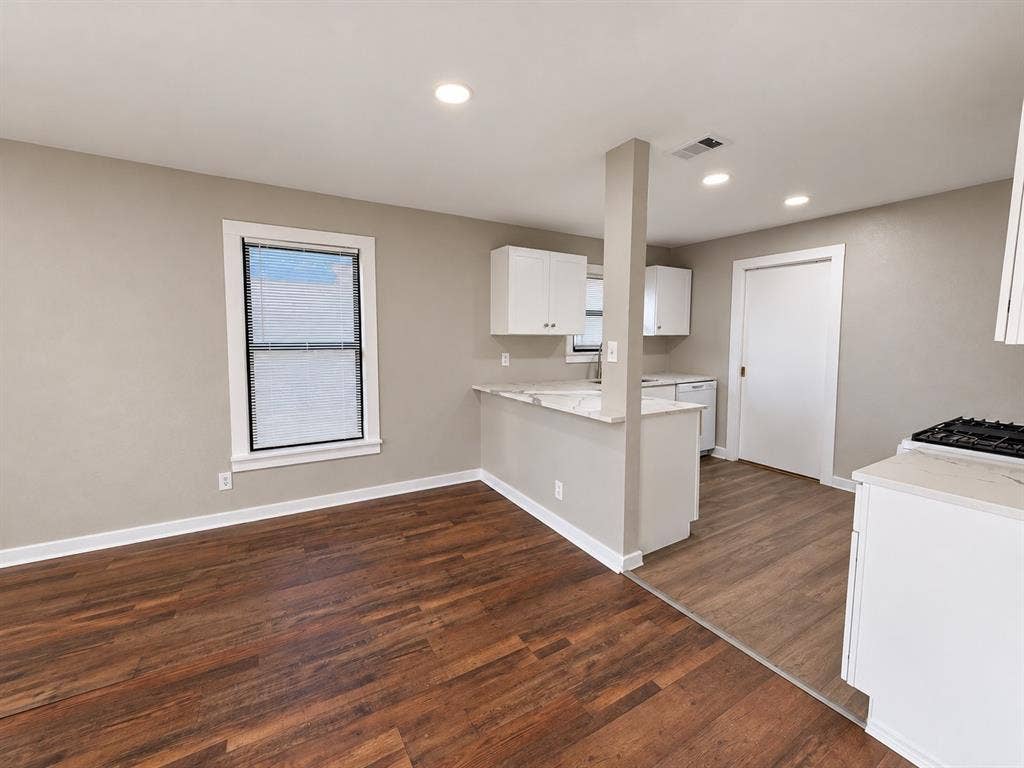 5140 Dimple Jackson Street, Dallas, TX 75210 Open layout connecting the kitchen and dining area, offering flexible furniture arrangements.