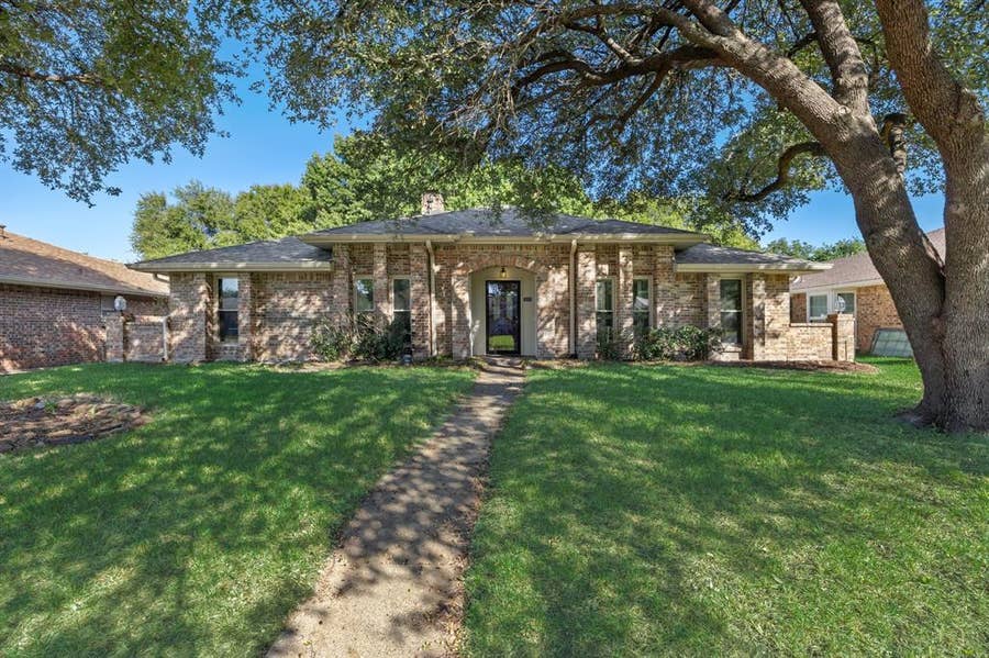 Property photo for 310 Doral Place, Garland, TX