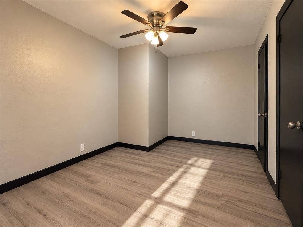 1817 N Alexander Street, Sherman, TX 75092 Versatile room with possibilities for a home office, study, or creative space.