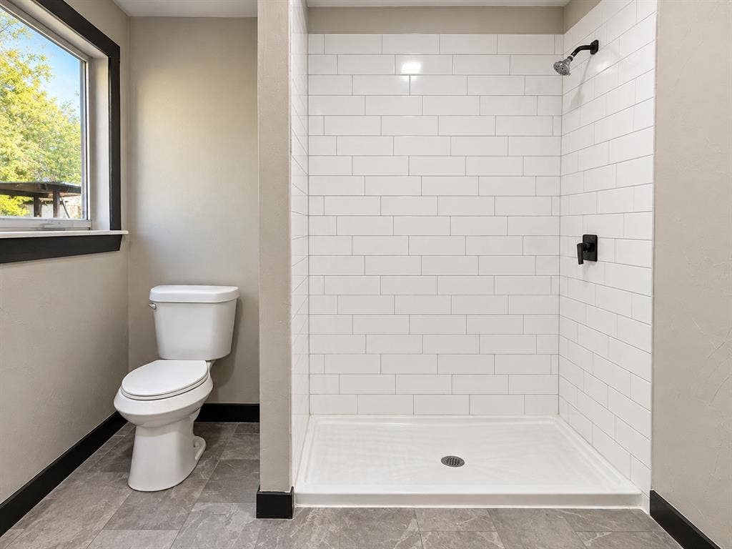 1817 N Alexander Street, Sherman, TX 75092 Subwat tile shower