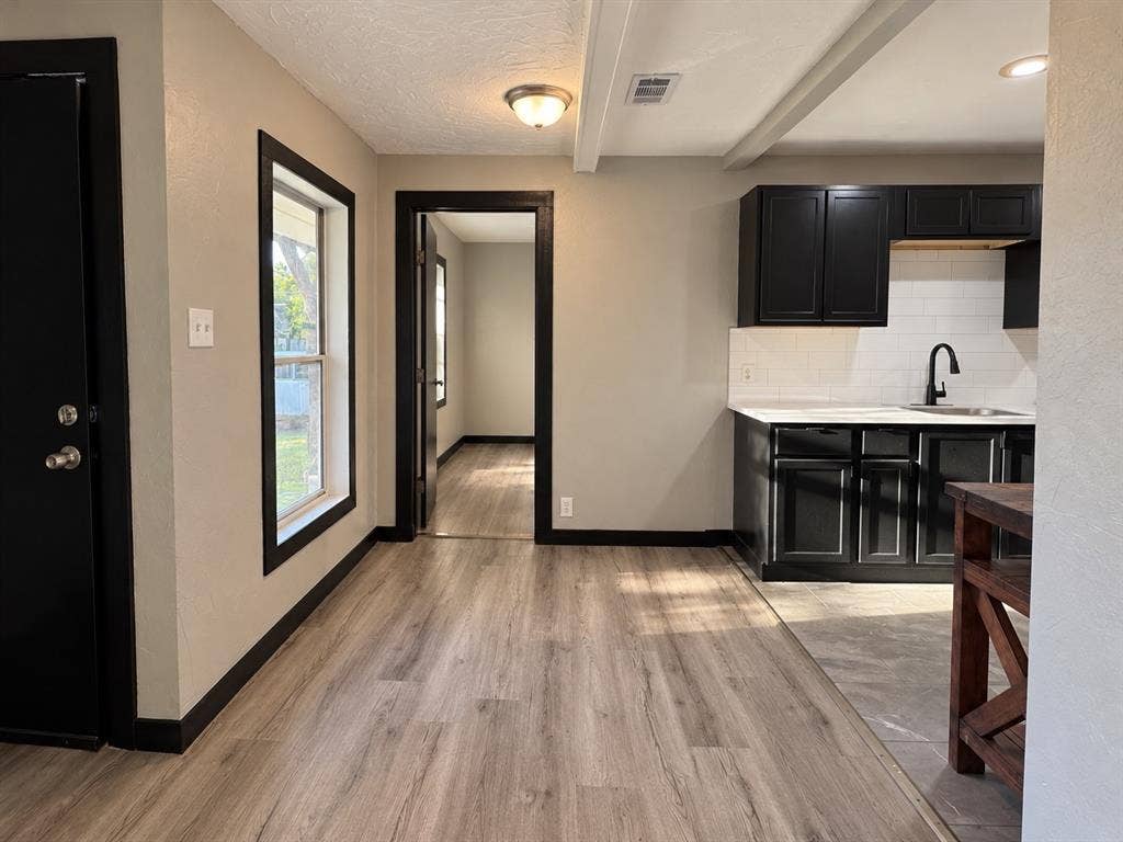 1817 N Alexander Street, Sherman, TX 75092 Cozy dining space conveniently located next to the kitchen.