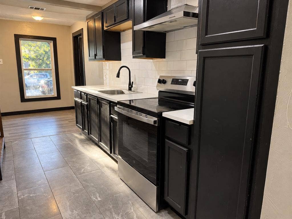 1817 N Alexander Street, Sherman, TX 75092 A practical kitchen layout with convenient access to the adjoining living areas.