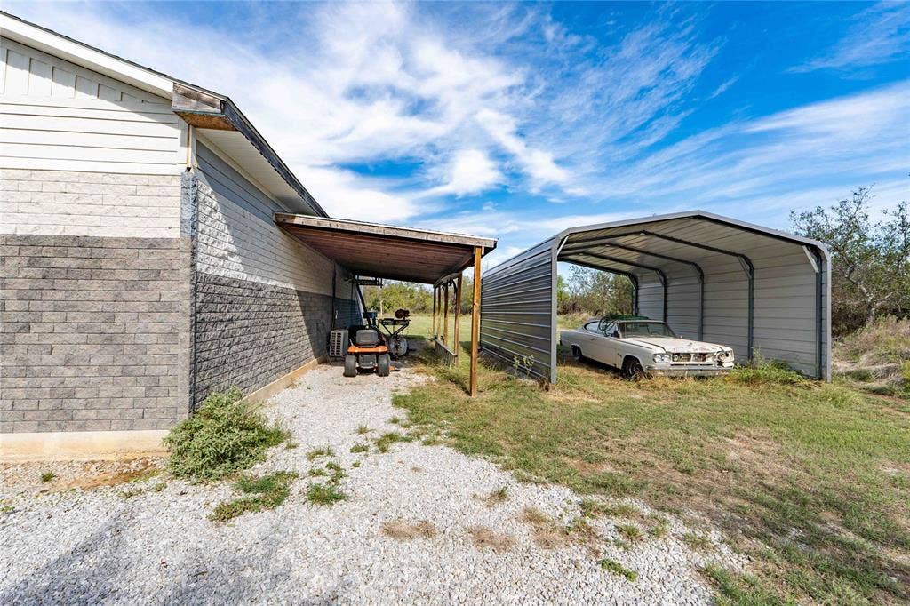 211 E Bay Drive, Bridgeport, TX 76426