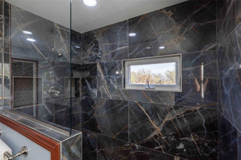 211 E Bay Drive, Bridgeport, TX 76426