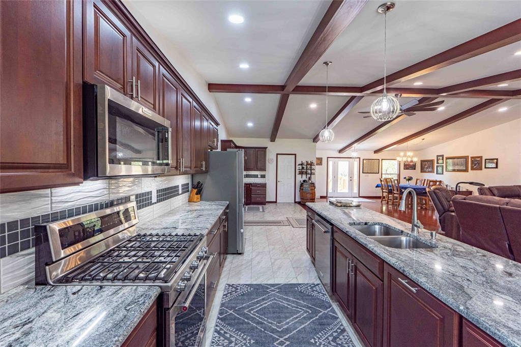 211 E Bay Drive, Bridgeport, TX 76426