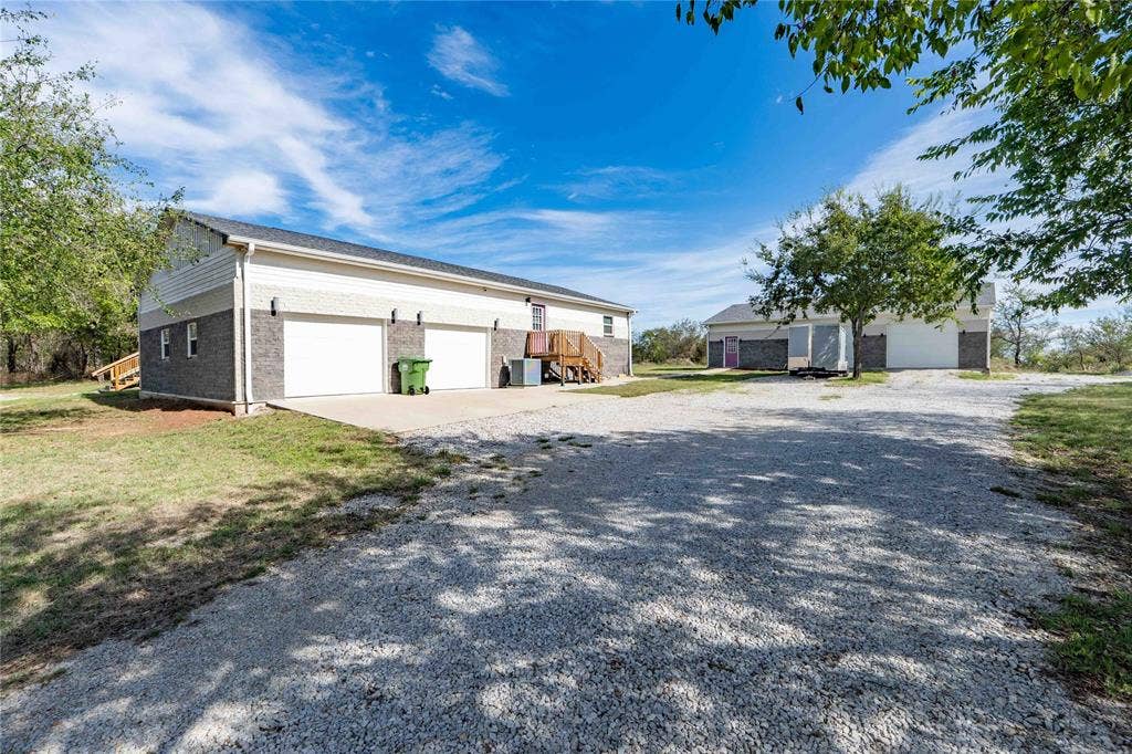 211 E Bay Drive, Bridgeport, TX 76426