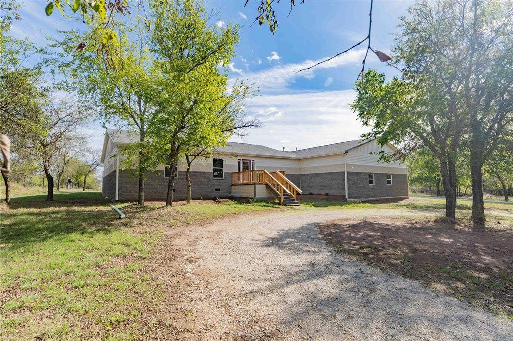 211 E Bay Drive, Bridgeport, TX 76426