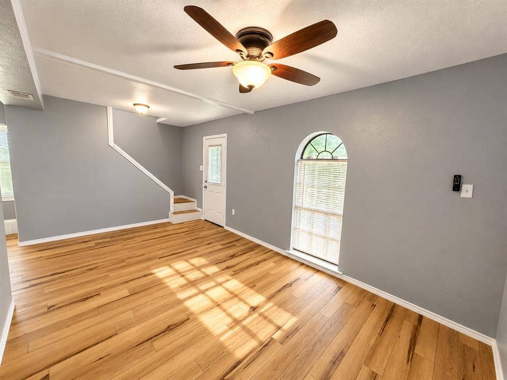 1032 W Oak Street, Weatherford, TX 76086