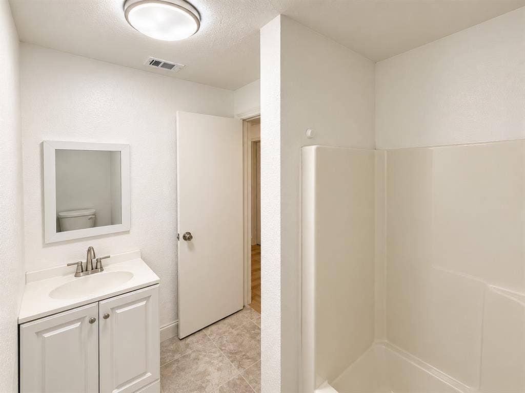 1032 W Oak Street, Weatherford, TX 76086