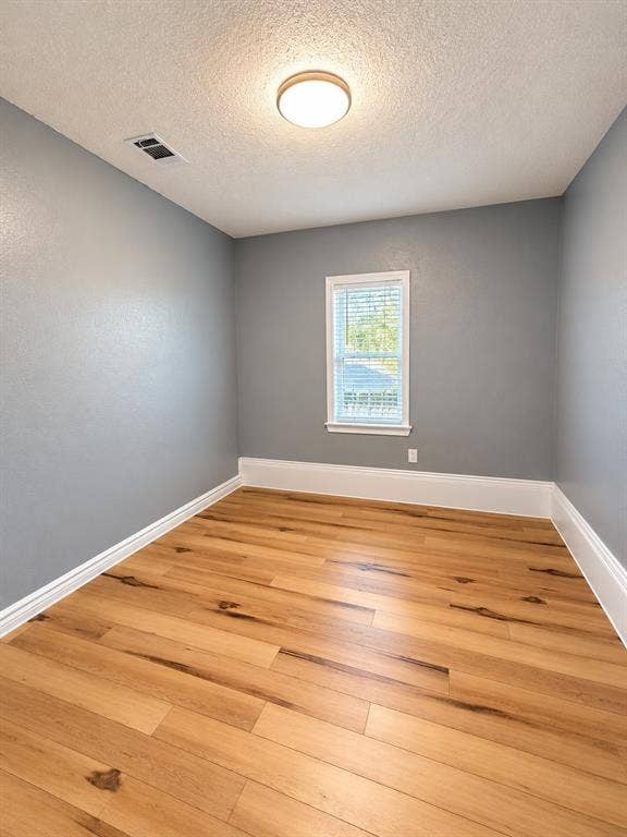 1032 W Oak Street, Weatherford, TX 76086