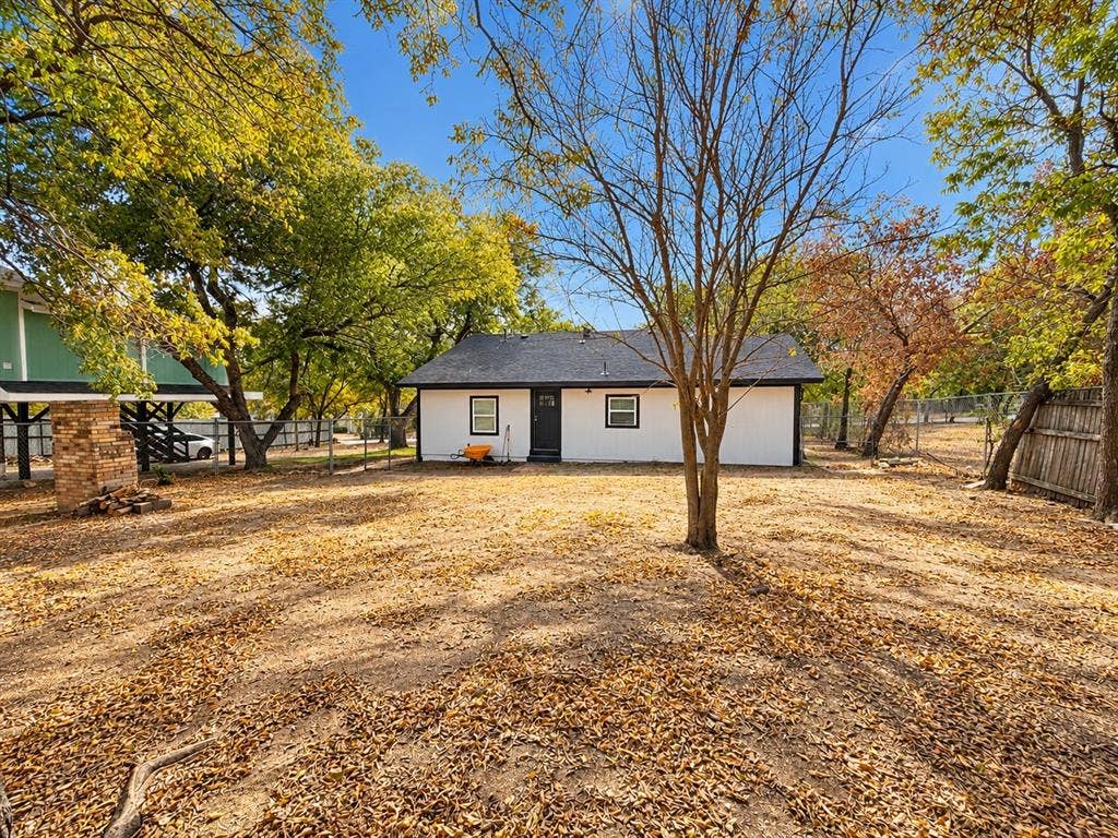 1032 W Oak Street, Weatherford, TX 76086