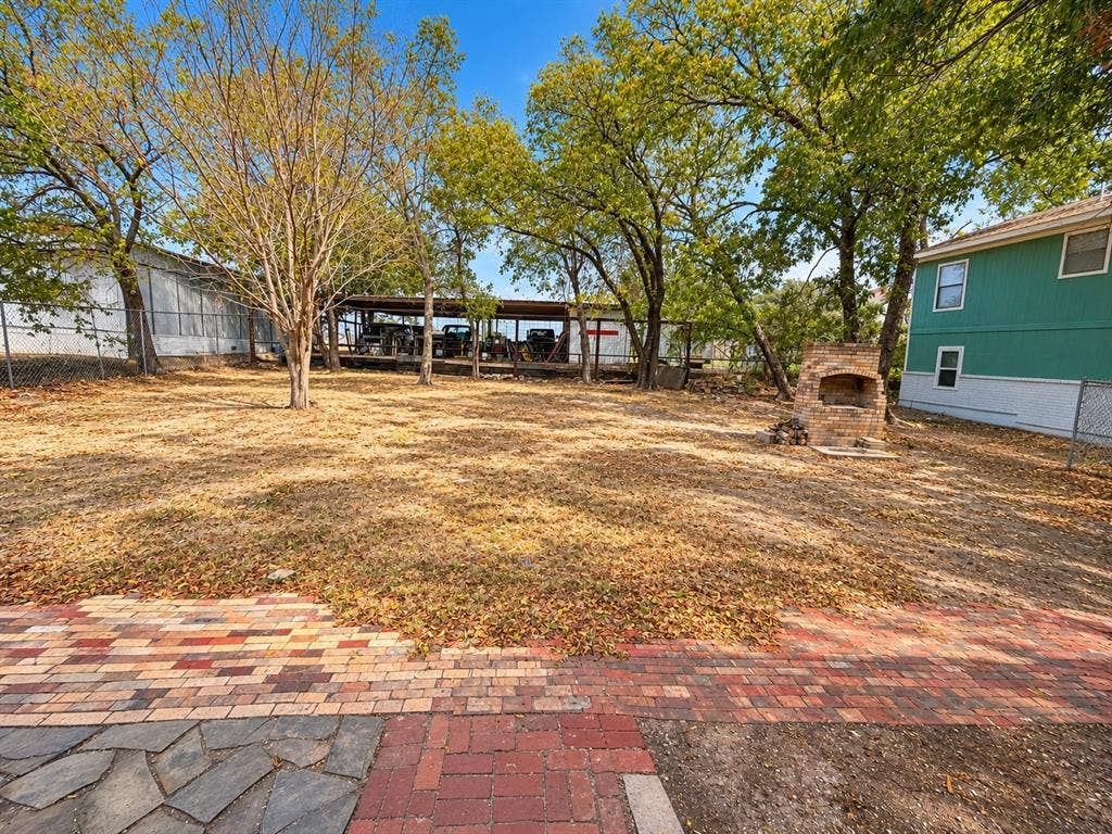 1032 W Oak Street, Weatherford, TX 76086