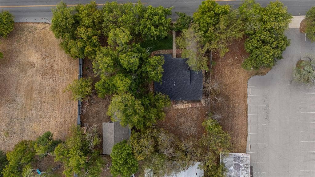 1032 W Oak Street, Weatherford, TX 76086