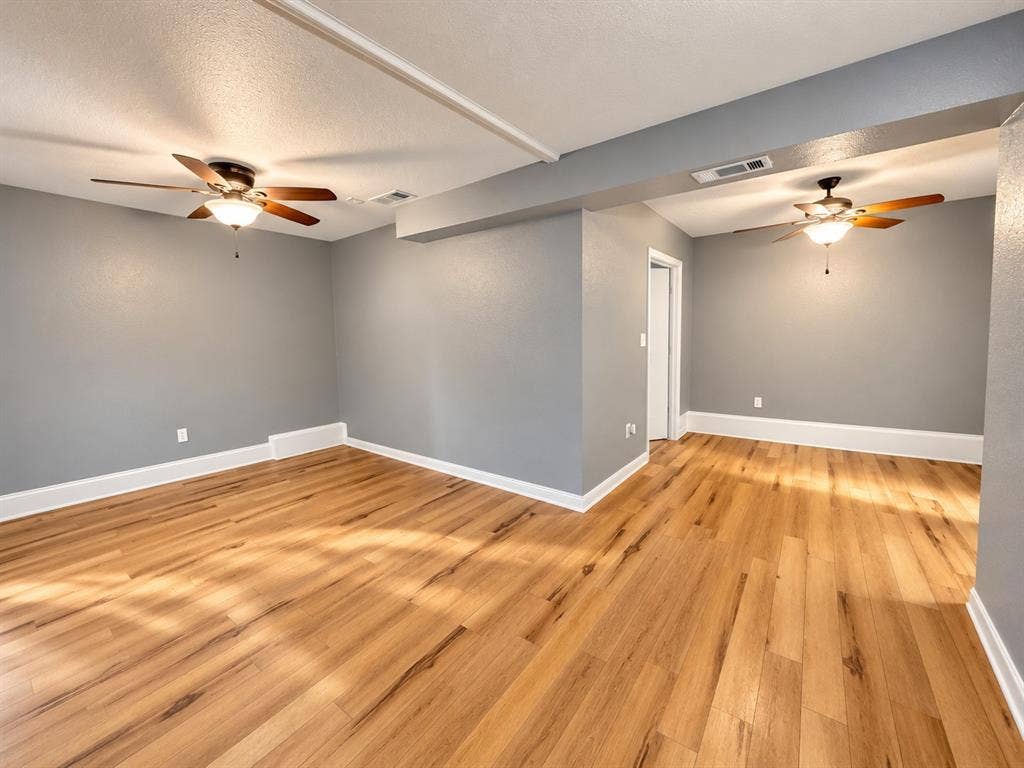 1032 W Oak Street, Weatherford, TX 76086