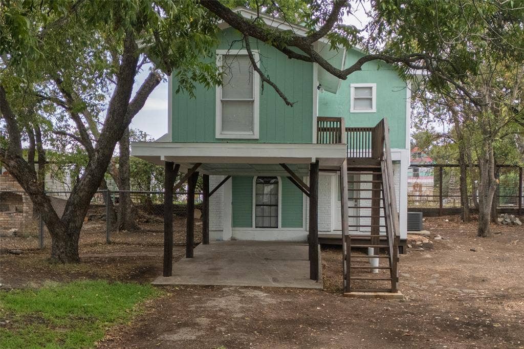 1032 W Oak Street, Weatherford, TX 76086