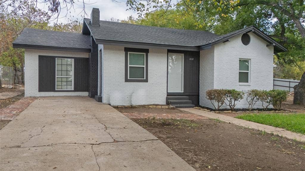1032 W Oak Street, Weatherford, TX 76086
