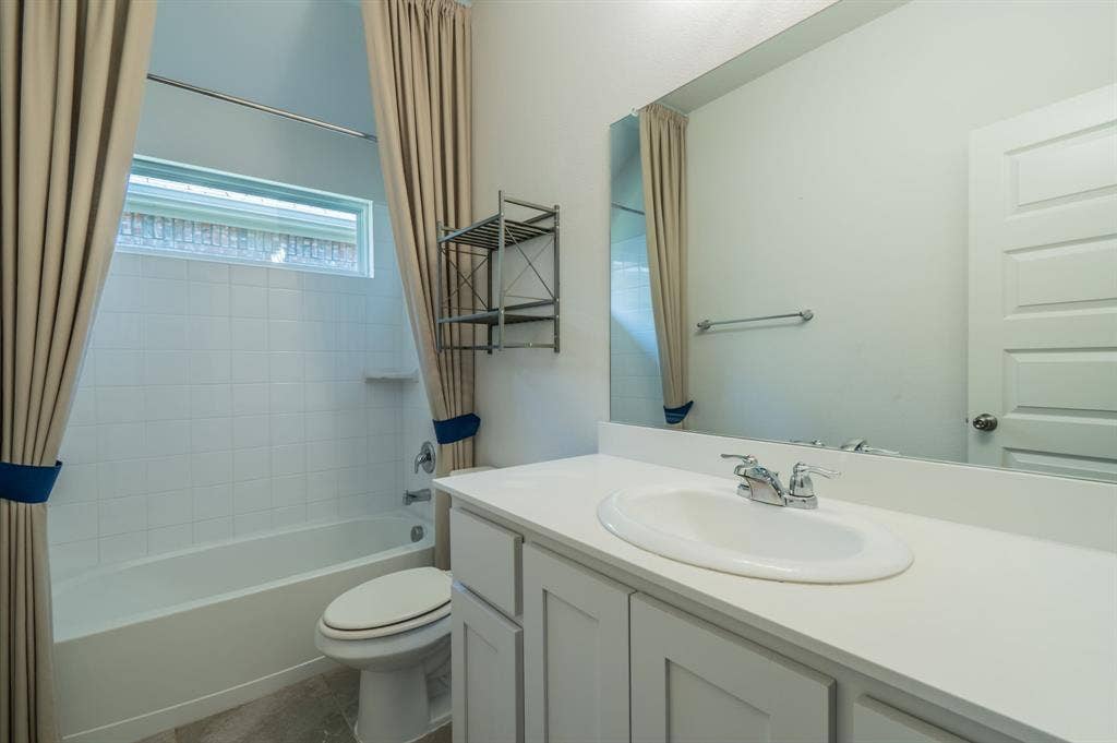 260 Tallgrass Drive, Lavon, TX 75166