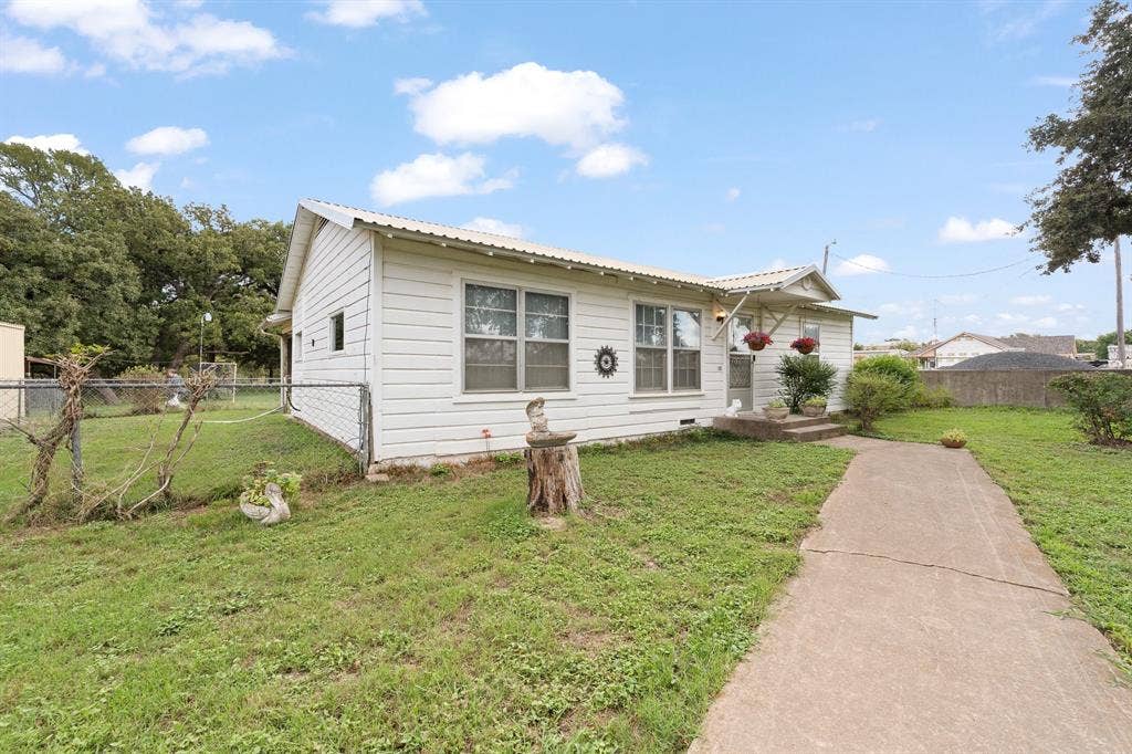 3320 B N Main Street, Cleburne, TX 76033