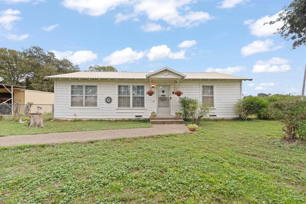 3320 B N Main Street, Cleburne, TX 76033