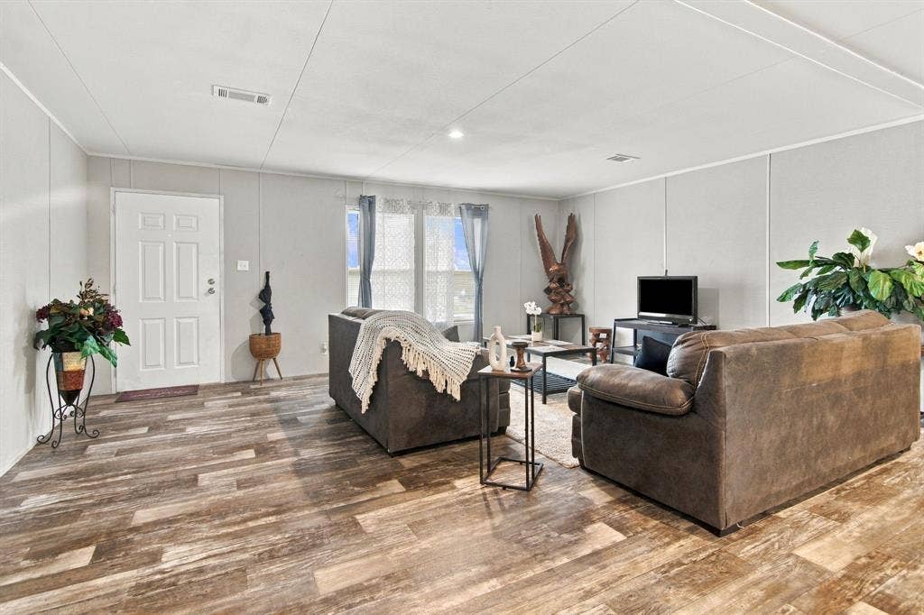 138 Kelly Court, Azle, TX 76020 138 Kelly Court, Azle, TX 76020