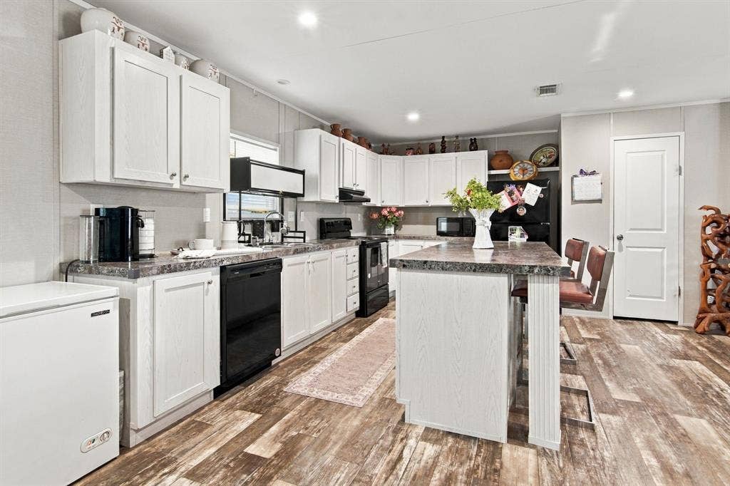 138 Kelly Court, Azle, TX 76020 138 Kelly Court, Azle, TX 76020