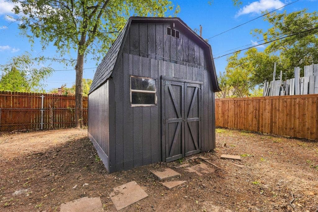737 Blueberry Lane, Grand Prairie, TX 75052