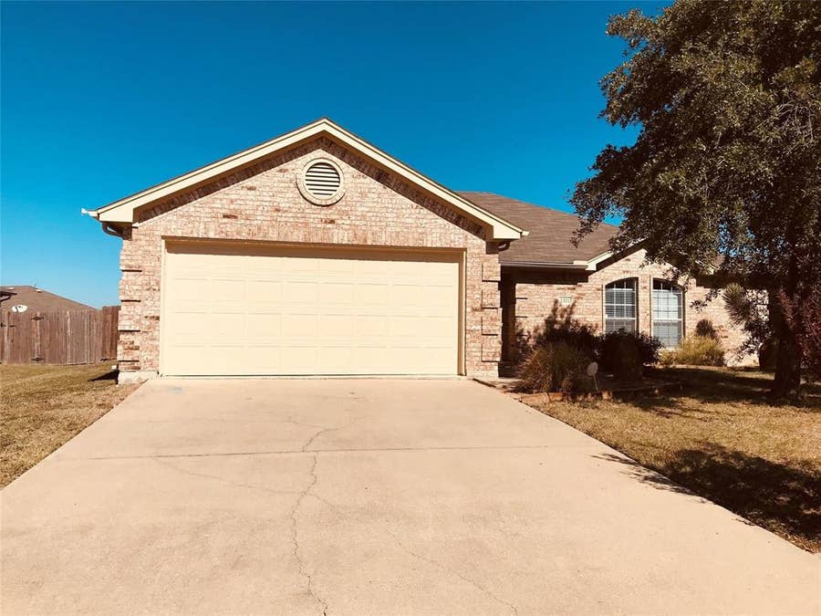Property photo for 1321 Yukon, Midlothian, TX