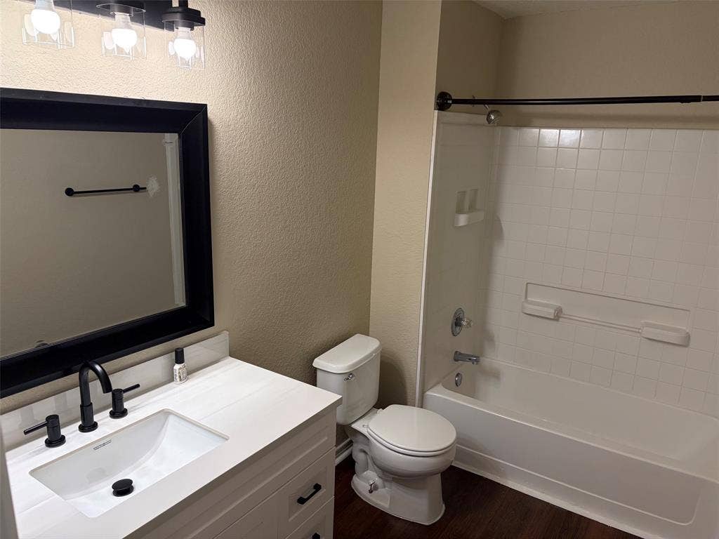 7961 Meadow Spring Lane, Fort Worth, TX 76120