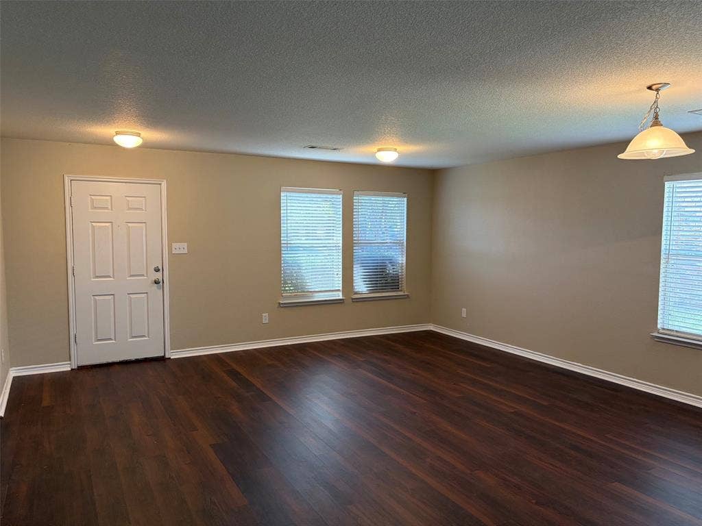 7961 Meadow Spring Lane, Fort Worth, TX 76120