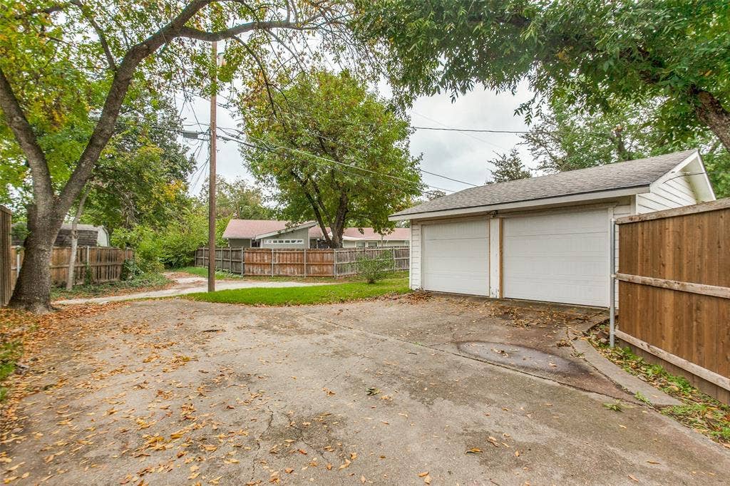3517 Woodleigh Drive, Dallas, TX 75229