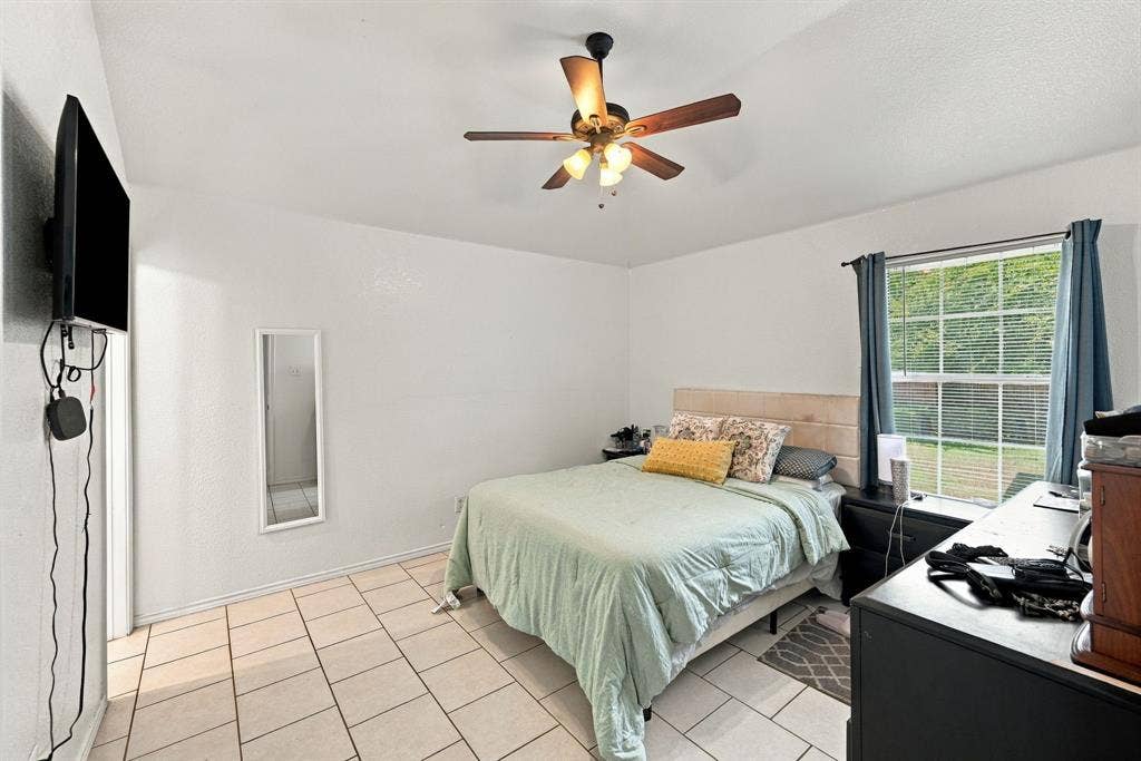 1307 Berry Drive, Cleburne, TX 76033 1307 Berry Drive, Cleburne, TX 76033
